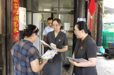 這個(gè)夏天，古鎮(zhèn)來了新“游客”——法律咨詢服務(wù)